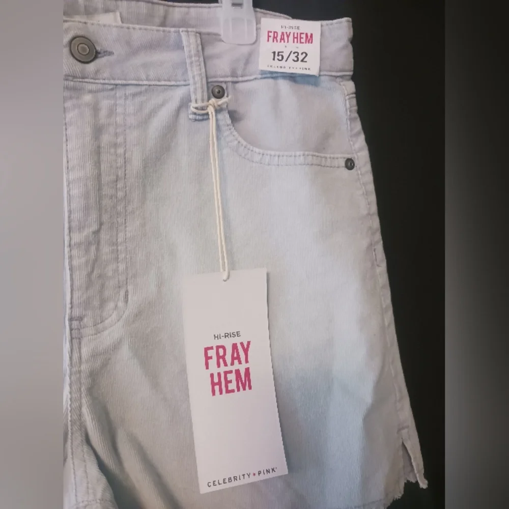 NEW CELEBRITY PINK WOMEN'S HIGH RISE FREY HEM SIZE15/32 LIGHT BLUE SUMMER SHORTS - Picture 3 of 4